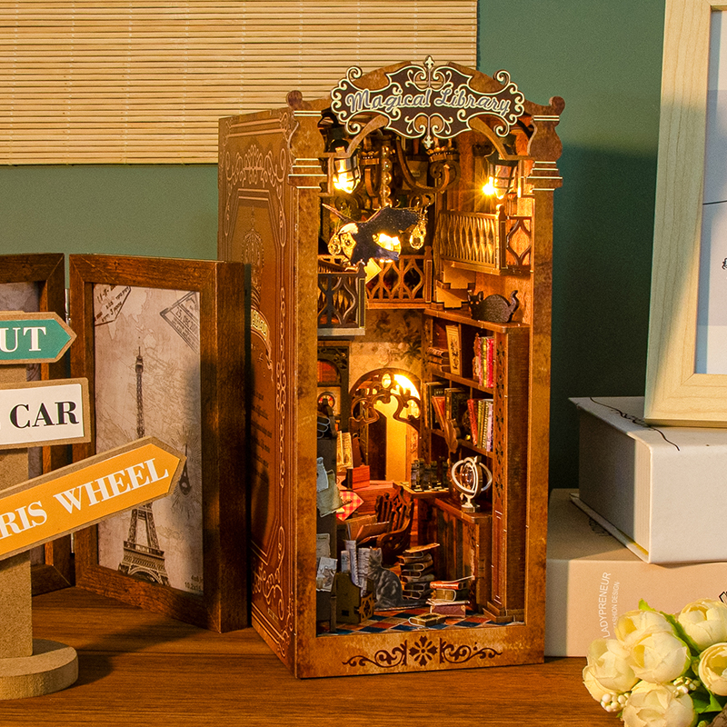 Magical DIY Book Nook Kit Mini - Laptop Accessories Light recensione e prezzo