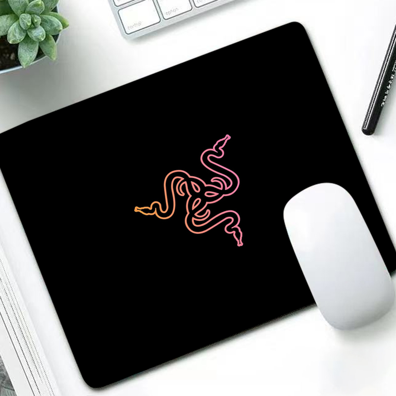 Razer Luxury Mouse Pad Anime G - Laptop Accessories For Gaming recensione e prezzo